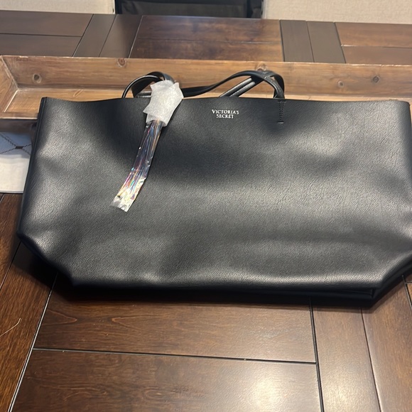 Brand new VS travel bag - Picture 10 of 14